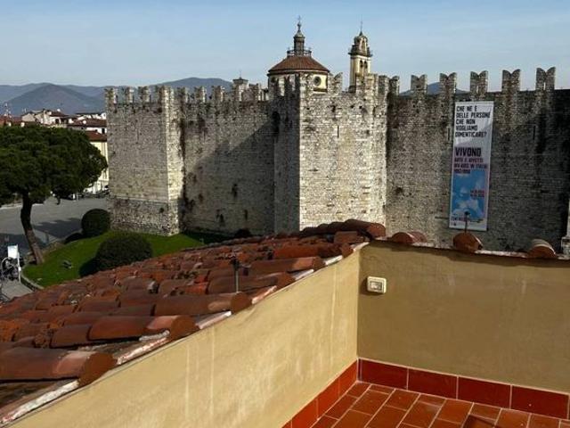 Attico di lusso di 163 mq in vendita Piazza Santa Maria delle Carceri, Prato, Toscana