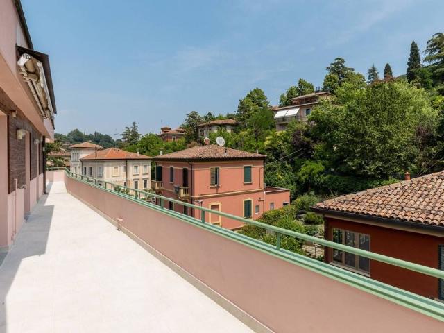 Attico di lusso di 220 mq in vendita Via San Mamolo, Bologna, Emilia Romagna