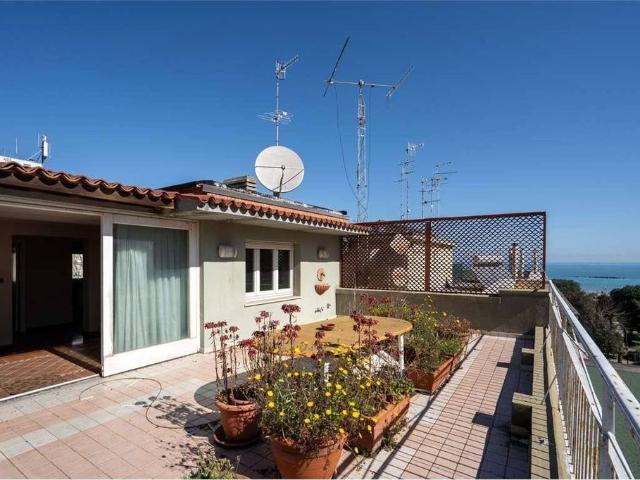 Attico di lusso di 240 mq in vendita Via carducci, 82, Pescara, Abruzzo