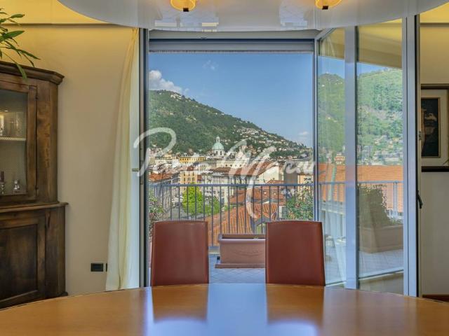 Attico di lusso di 295 mq in vendita Via Giulio Rubini, 7, Como, Lombardia