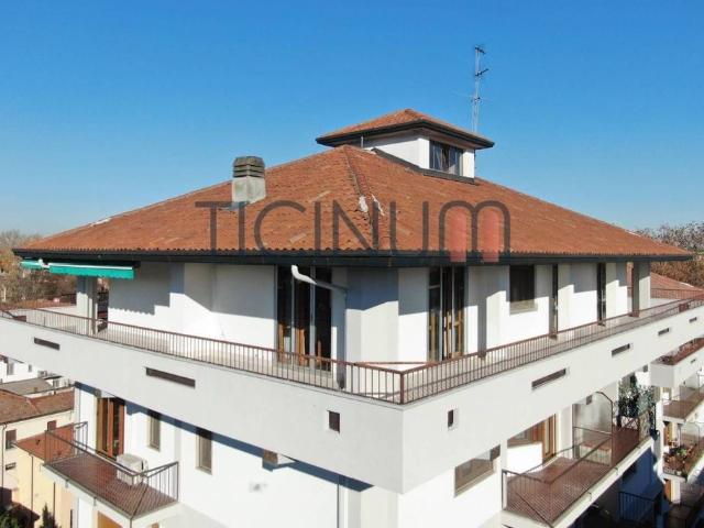 Attico di lusso di 303 mq in vendita Pavia, Italia