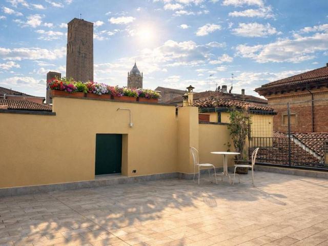 Prestigioso attico di 172 mq in vendita Via Goito, 13, Bologna, Emilia Romagna
