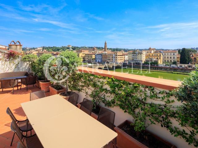 Attico di prestigio di 210 mq in affitto Firenze, Italia