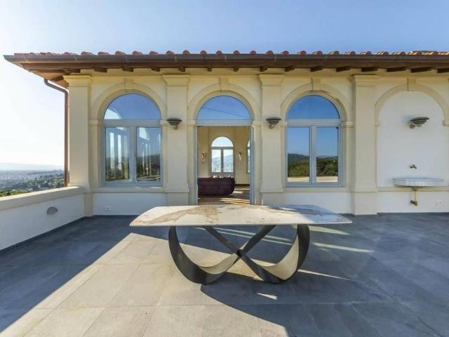 Attico di prestigio di 215 mq in vendita Piazza Desiderio da Settignano, Firenze, Toscana