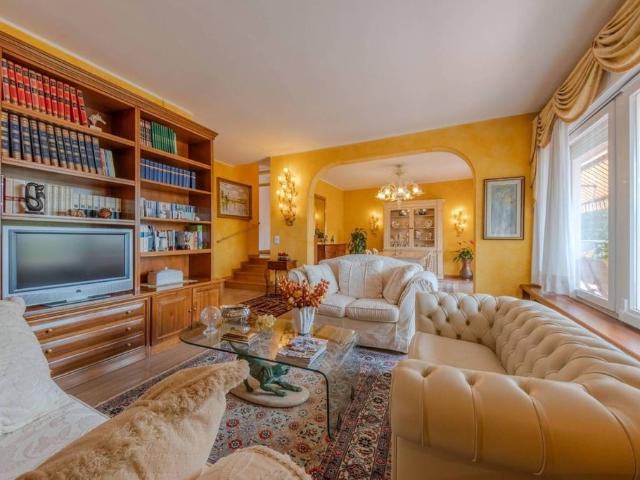 Attico di prestigio di 236 mq in vendita Via Calpena, 4, Conegliano, Veneto