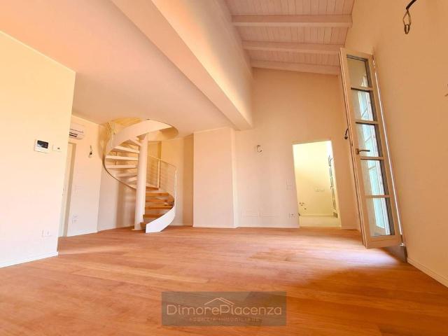 Attico di prestigio in vendita Stradone Farnese, Piacenza, Emilia Romagna