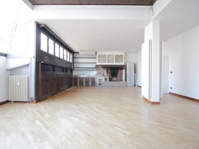 Attico in affitto