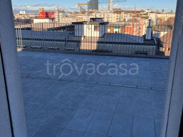 Attico in affitto a Milano via Romeo Frassinetti, San Siro