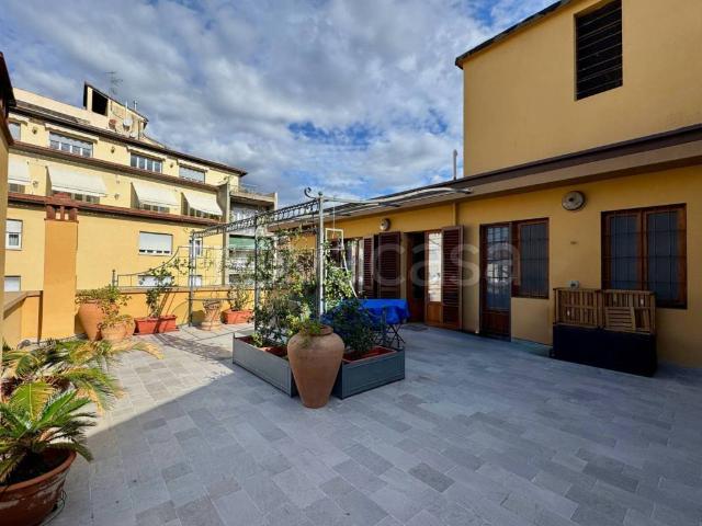 Attico in affitto a Firenze via Giovanni Bovio, 13, Mazzini Oberdan