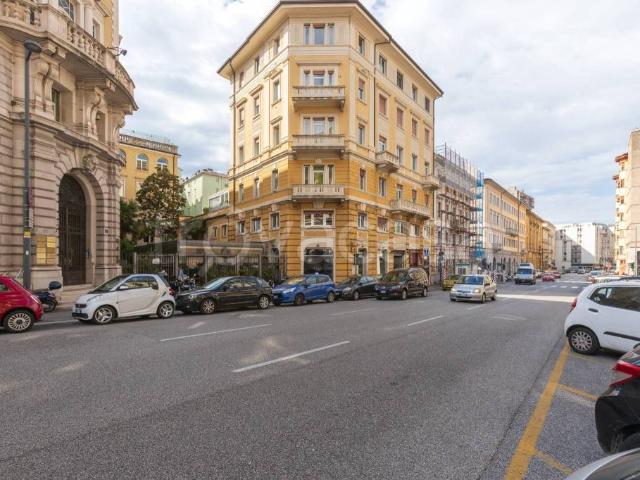 Attico in affitto a Trieste via del Coroneo, 19, Borgo Teresiano