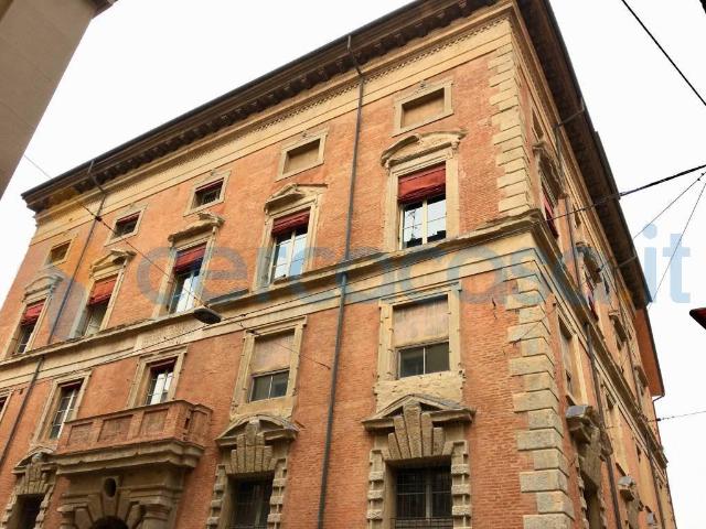 Attico in ottime condizioni in affitto a Bologna