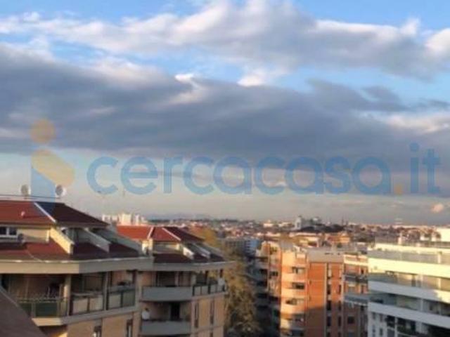 Attico in ottime condizioni in affitto a Roma