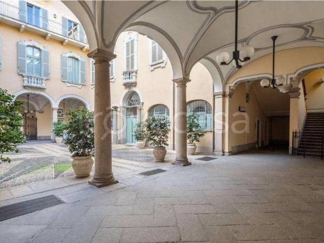 Attico in vendita a Milano via Alessandro Manzoni, Scala Manzoni
