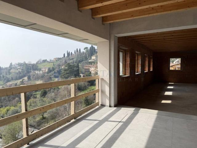 Attico in vendita a Bergamo, Colli