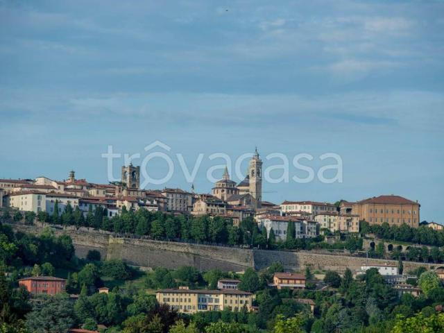 Attico in vendita a Bergamo viale delle Mura, Città Alta
