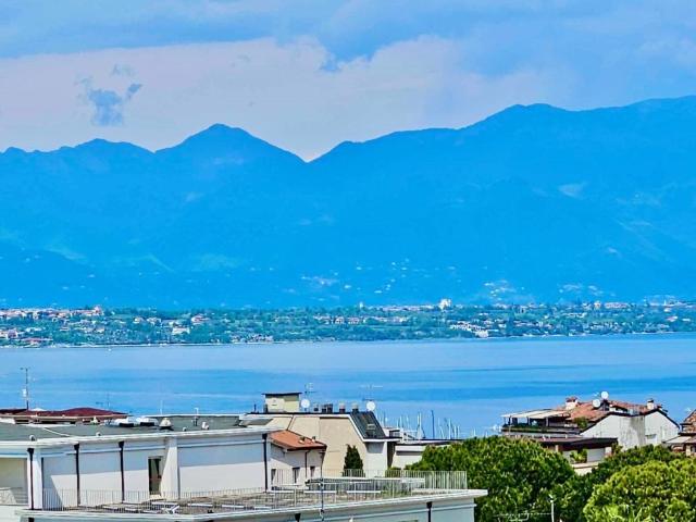 Attico in vendita a Desenzano del Garda