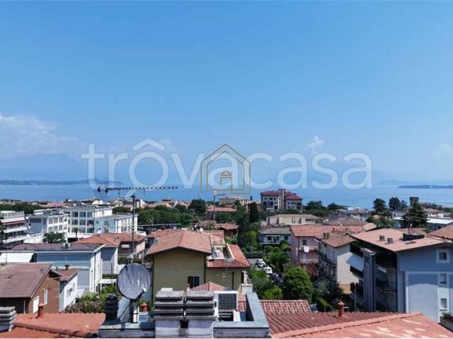 Attico in vendita a Desenzano del Garda viale cavour, 33