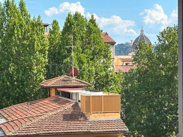 Attico in vendita a Firenze via Francesco Puccinotti, Leopoldo Vittorio Emanuele Statuto