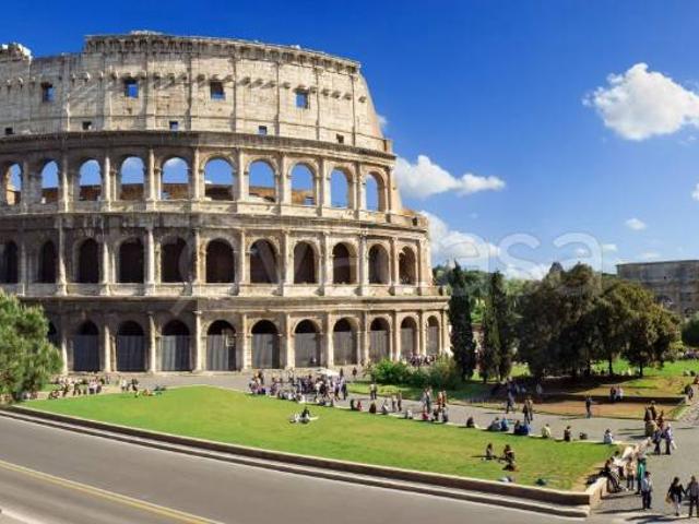 Attico in vendita a Roma piazza del Colosseo, Colosseo Fori Imperiali