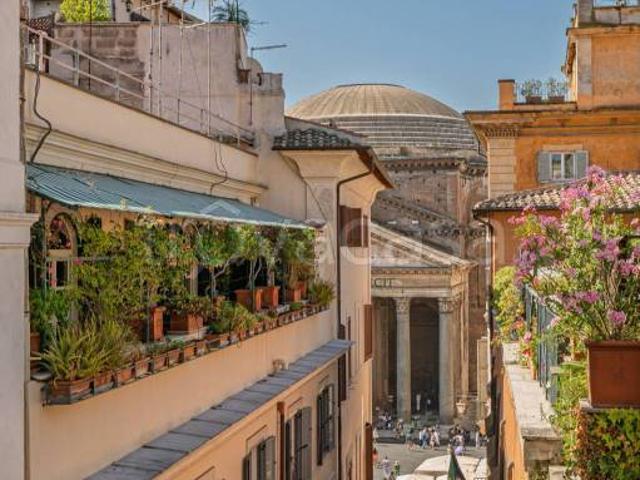 Attico in vendita a Roma piazza Rondanini, Pantheon