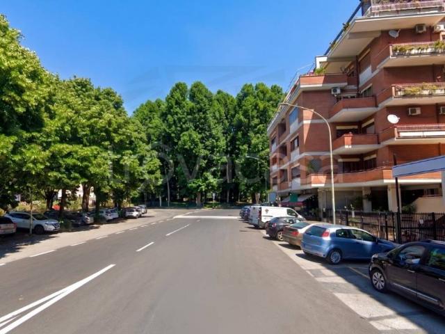 Attico in vendita a Roma piazzale Roberto Ardigò, Ardeatino Montagnola