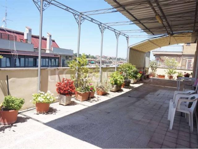 Attico in vendita a Roma via di Monte Verde 200, Colli Portuensi Casaletto