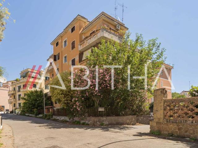Attico in vendita a Roma via Gran Sasso, Città Giardino