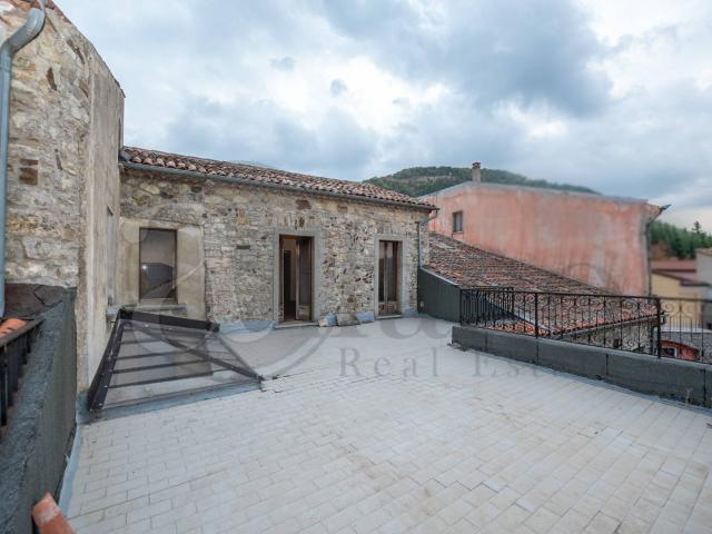 Attico in vendita a Sasso di Castalda