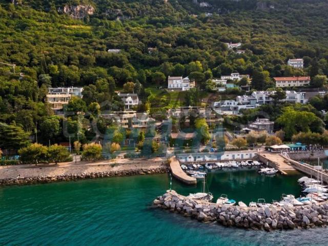 Attico in vendita a Trieste viale Miramare, 234, Barcola
