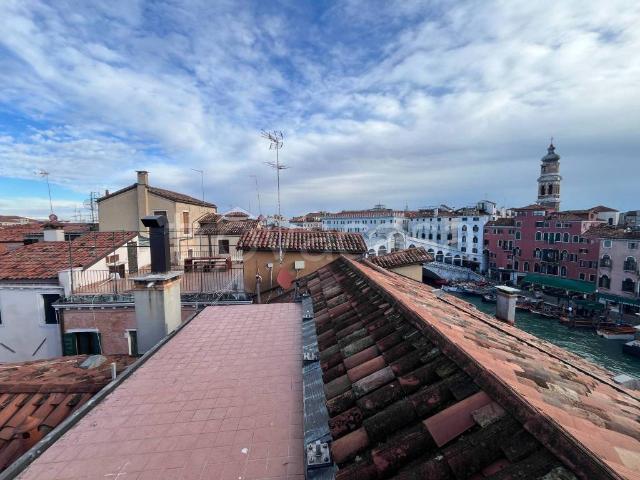 Attico in vendita a Venezia riva del Vin, Rialto