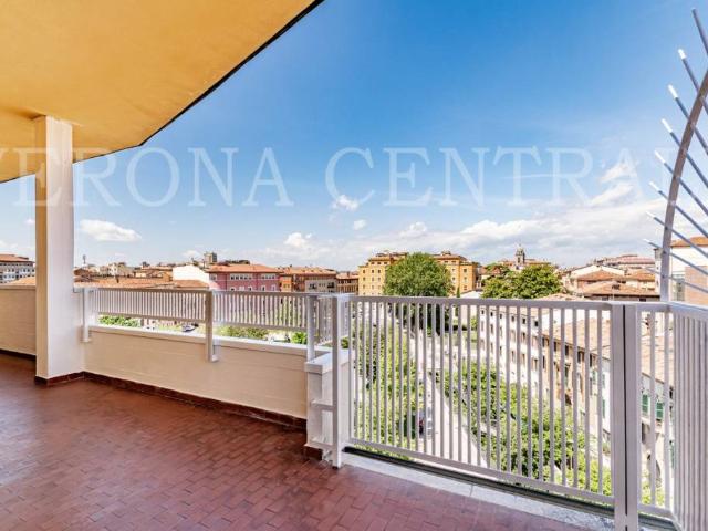 Attico in vendita a Verona piazza Cittadella, 22, Cittadella Porta Nuova