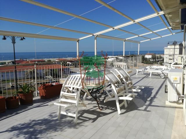 ATTICO in VENDITA a VIAREGGIO CITTA' GIARDINO di 6 vani