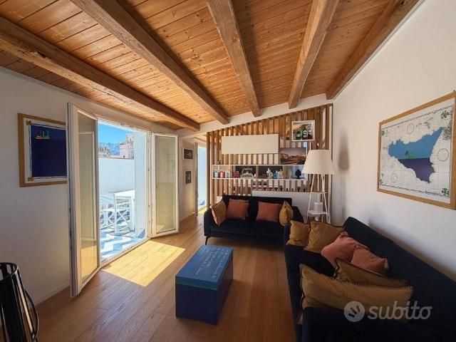 Attico / Mansarda di 110 m² con 4 locali a Palermo