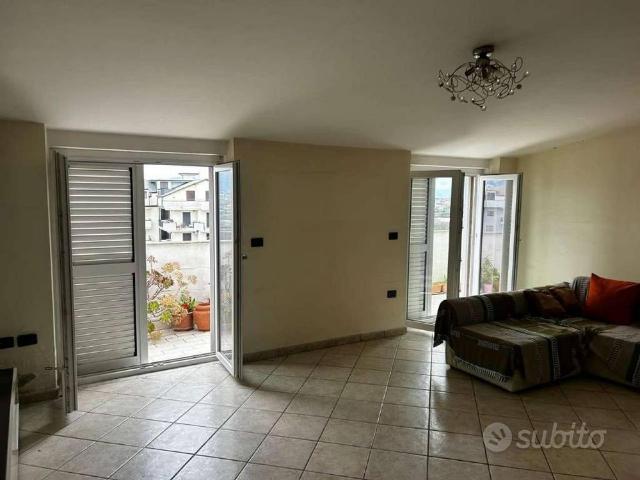 Attico / Mansarda di 110 m² con 4 locali e posto a
