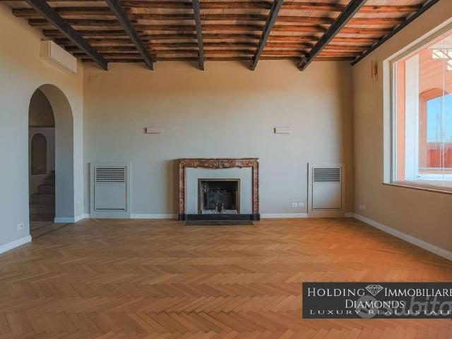 Attico / Mansarda di 156 m² con 5 locali a Roma