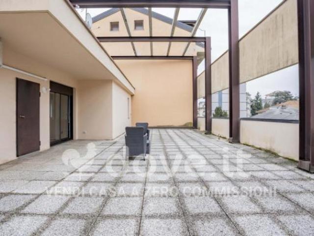 Attico / Mansarda di 70 m con 2 locali e box auto in vendita a Varese