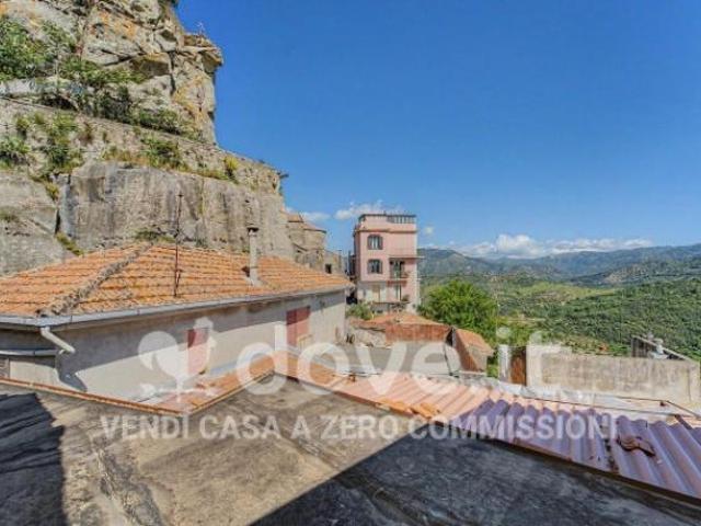 Attico / Mansarda di 80 m con 1 locale in vendita a Castiglione di Sicilia