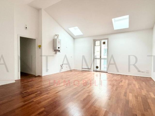 Attico / Mansarda in affitto a Milano MI