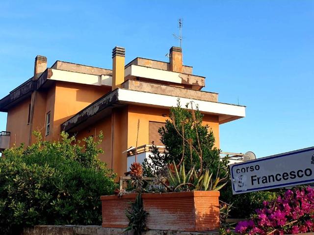 Attico / Mansarda in affitto a Anzio RM