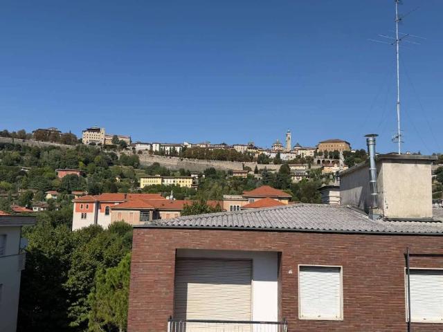 Attico / Mansarda in affitto a Bergamo BG