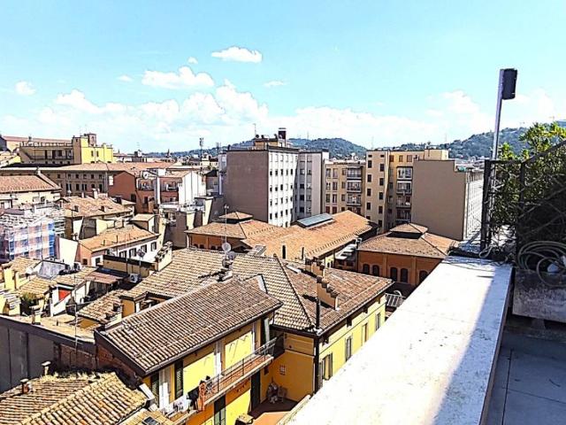 Attico / Mansarda in affitto a Bologna BO