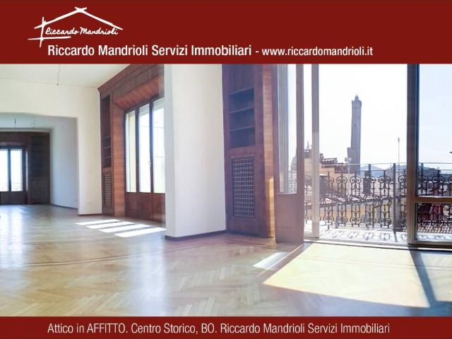 Attico / Mansarda in affitto a Bologna BO