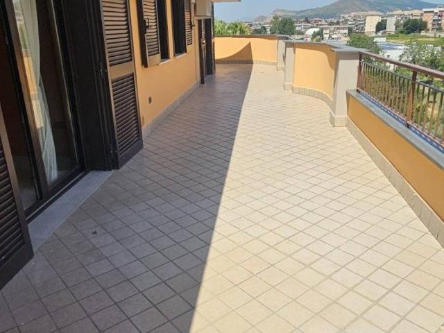 Attico / Mansarda in affitto a Caserta CE