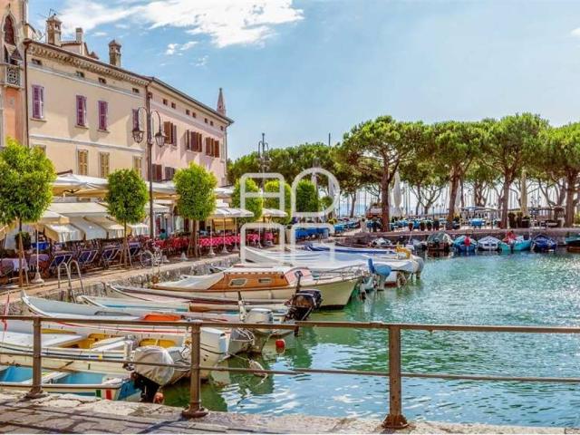 Attico / Mansarda in affitto a Desenzano del Garda BS
