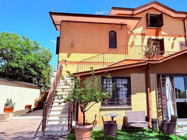 Attico / Mansarda in affitto a Frascati RM