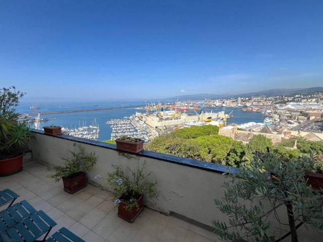Attico / Mansarda in affitto a Genova GE