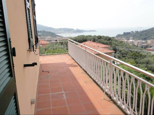 Attico / Mansarda in affitto a Lerici SP