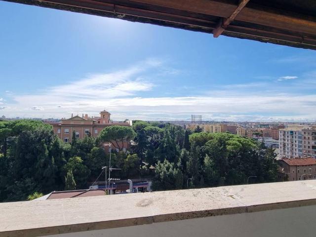 Attico / Mansarda in affitto a Roma RM