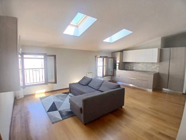 Attico / Mansarda in affitto a Seregno MB