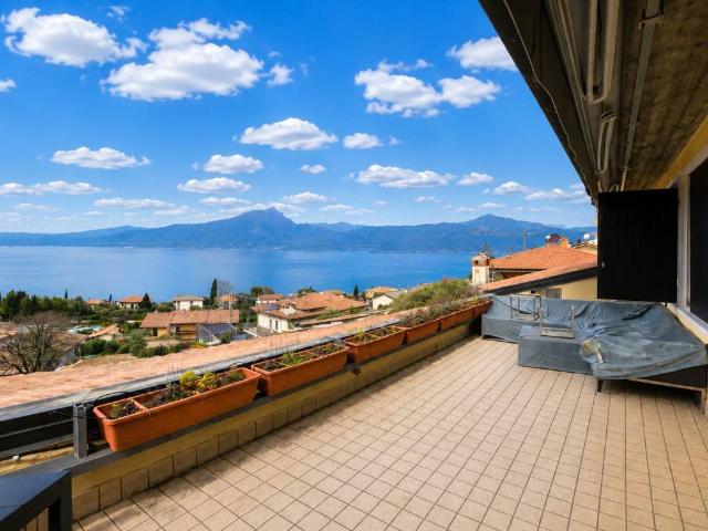Attico / Mansarda in affitto a Torri del Benaco VR